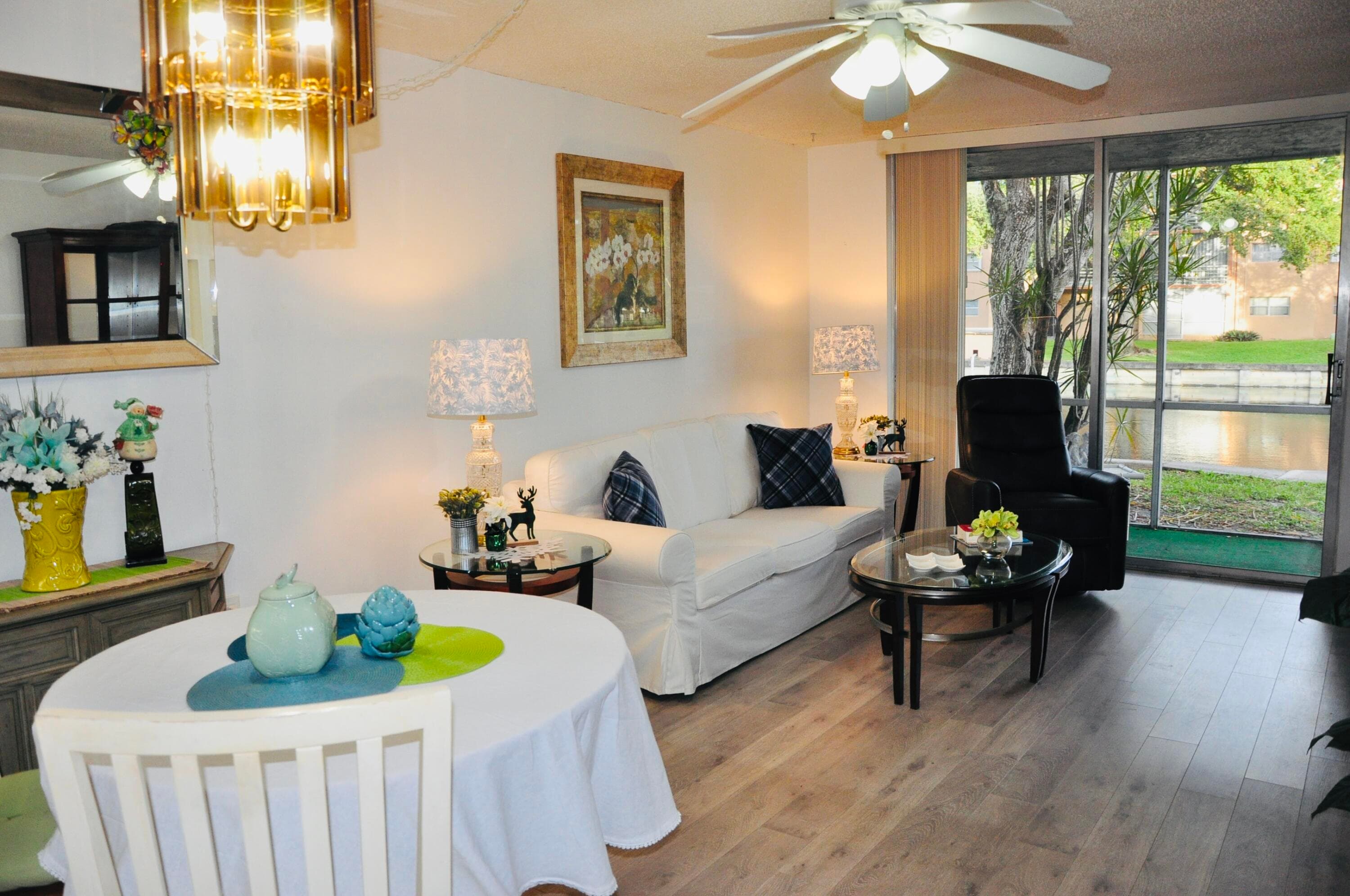 Foto de 9070 Lime Bay Boulevard 103, Tamarac